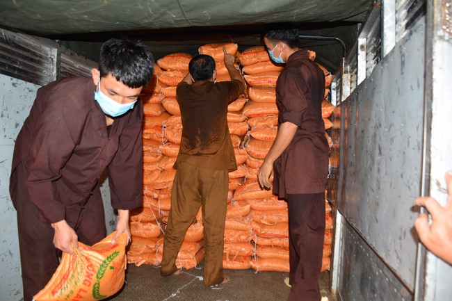 Continuing to support people in need in the Covid-19 pandemic of Hoang Phap Pagoda (series 4)